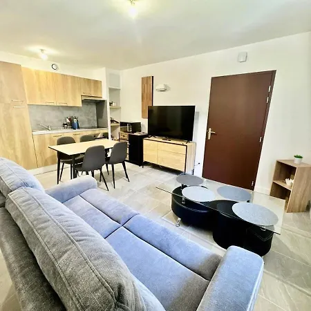 Bright & Modern One-bedroom In
