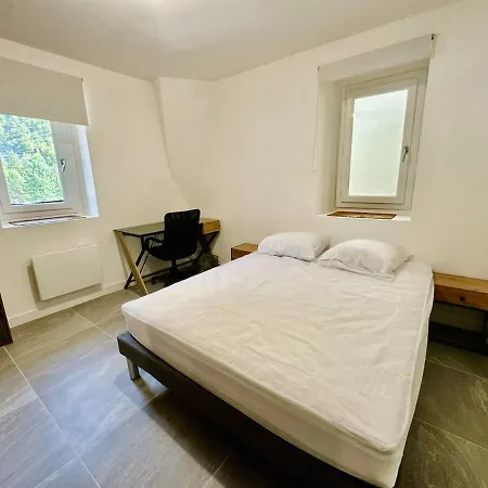 Bright & Modern One-bedroom In Apartment